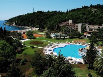 Отель Iberostar Bellevue в Бечичи принял первых туристов Отель Iberostar Bellevue в Черногории. Фото: Cdm.me