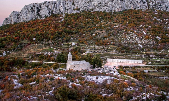 Церковь Успения Пресвятой Девы Марии в поселке Срияне