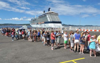 Круизный лайнер Celebrity Equinox в Задаре