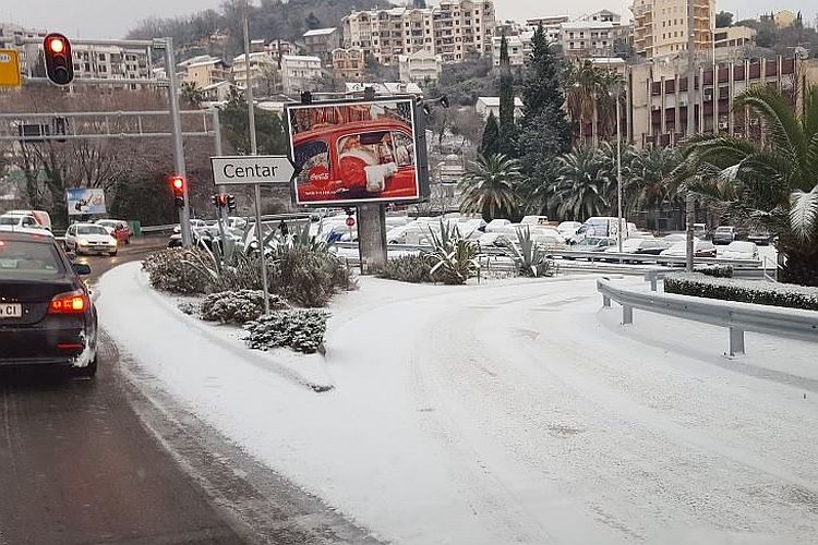 Снегопад в Херцег-Нови в январе 2017 года