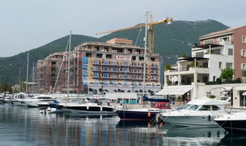 Строительство отеля Regent в марине Porto Montenegro в Тивате. Фото: Balkanpro.ru, Анастасия Новикова