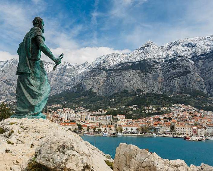 Вид на снежные вершины Биоково в  Хорватии