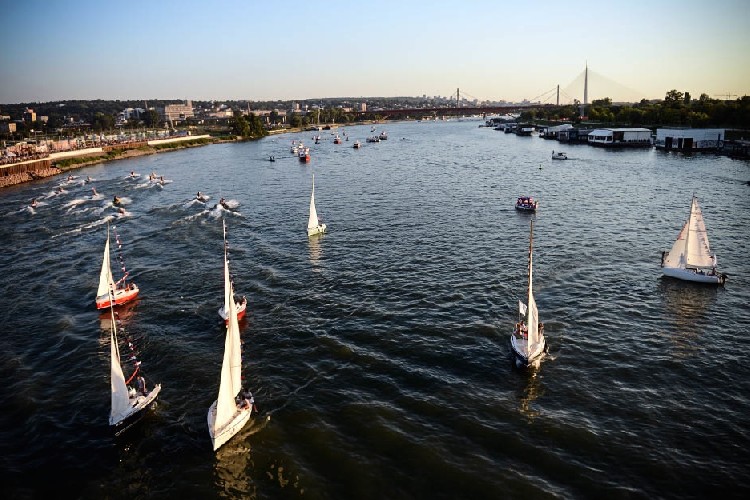 Карнавал лодок в Белграде в августе 2016 года