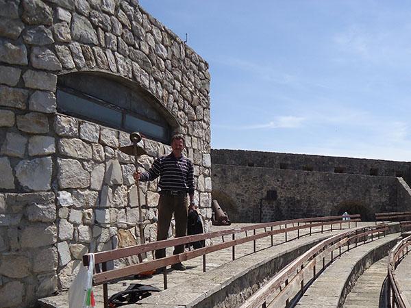 Уборка крепости Канли-Кула в Херцег-Нови