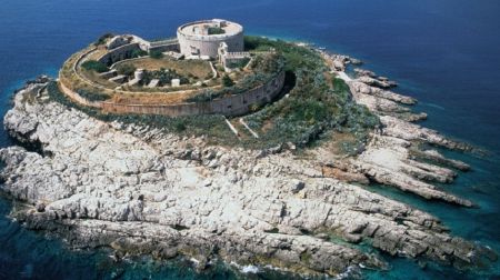 Крепость Мамула в Черногории превратят в эксклюзивный курорт Крепость Мамула на острове Ластавица. Фото: Rtcg.me