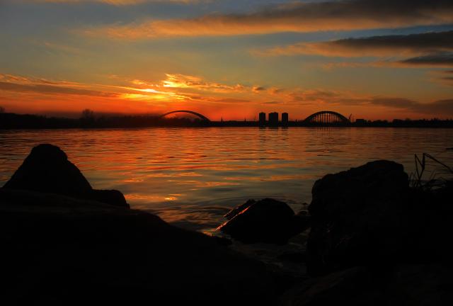 Декабрьский закат в Нови-Саде в 2015 г.