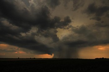 Дождевые облака в окрестностях сербского Сомбора