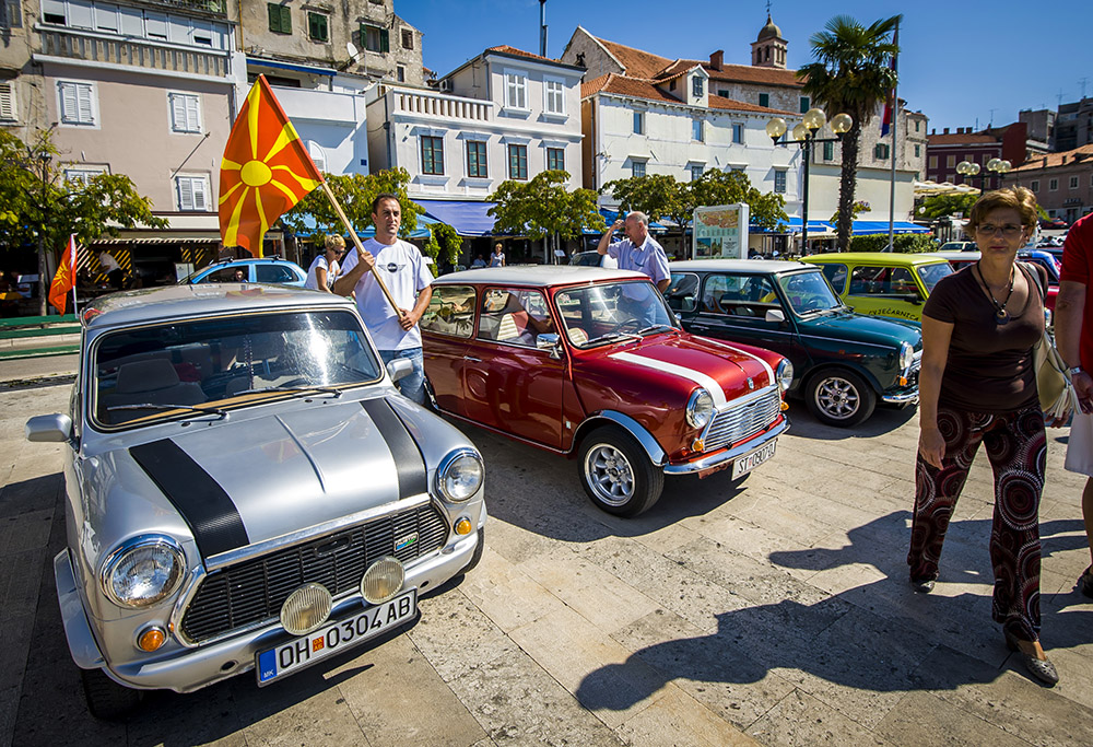 Выставка автомобилей "Мини Купер" в Шибенике