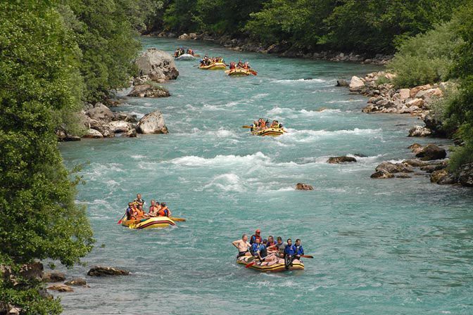 Рафтинг на реке Тара. Фото: Facebook, White Water Rafting Tara River Montenegro Рафтинг на реке Тара. Фото: Facebook, White Water Rafting Tara River Montenegro