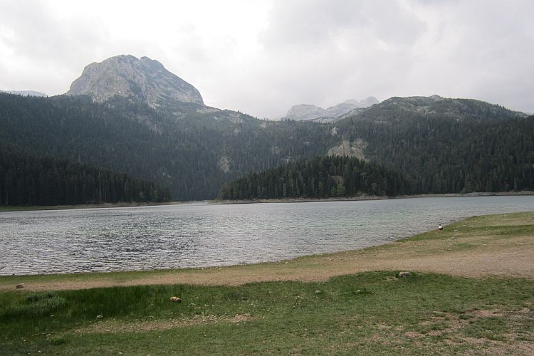 Черное озеро