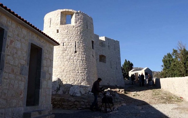 Крепость Бесац в Черногории. Фото: Jedro.me