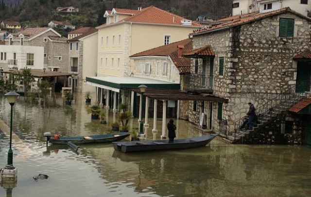Наводнение в поселке Риека-Црноевича в Черногории. Фото: Cdm.me