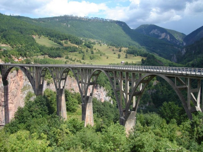 Мост Джурджевича через реку Тара - национальная достопримечательность Черногории