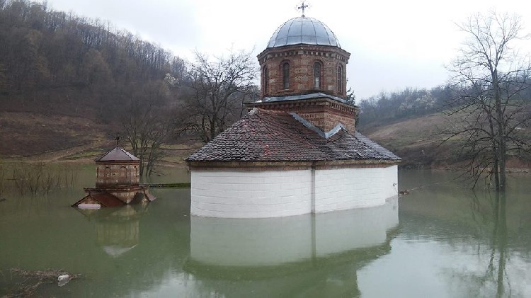 Затопление монастыря Валевская Грачаница. Фото: Zemunskenovosti.rs Затопление сербского монастыря Валевская Грачаница