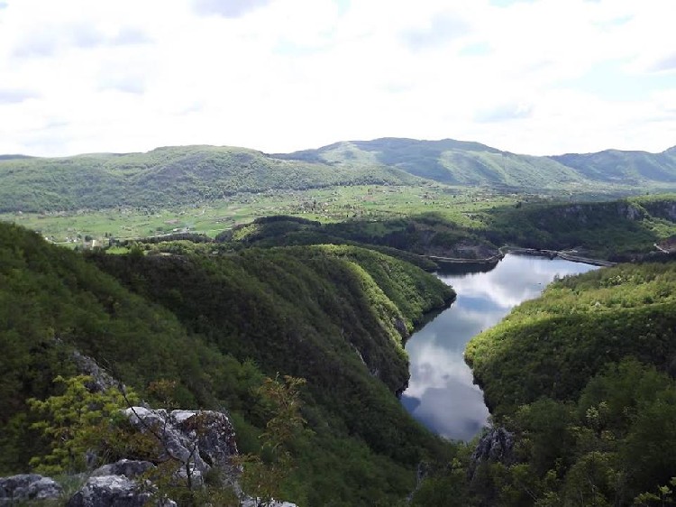 Радоинское озеро на западе Сербии