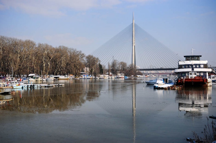 Зимний день на острове Ада-Циганлия в Белграде в январе 2016 г.