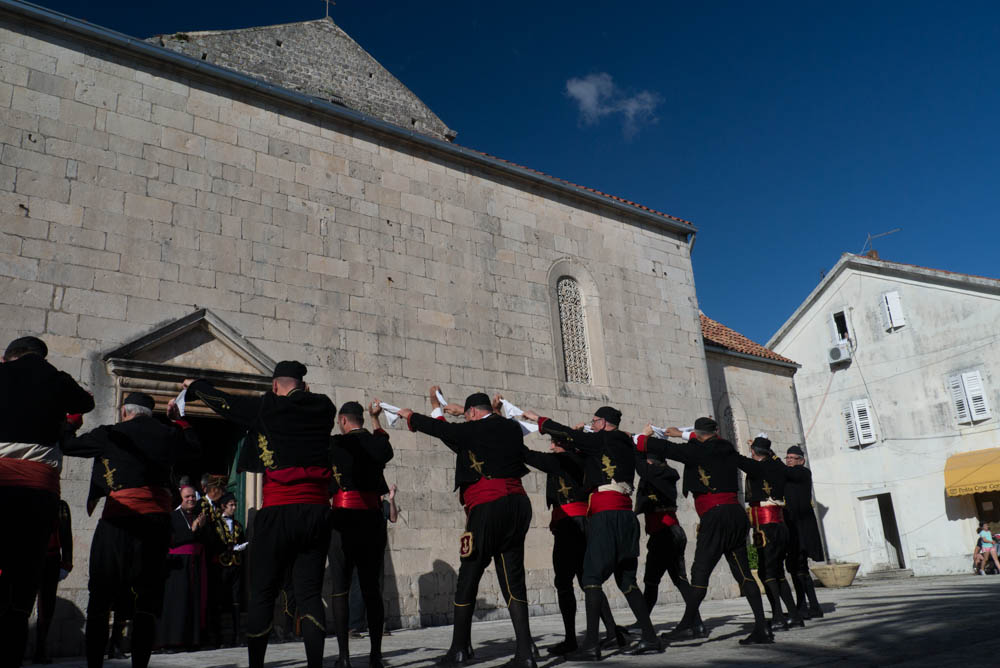 Праздник "Стрельба в петуха" в черногорском Перасте