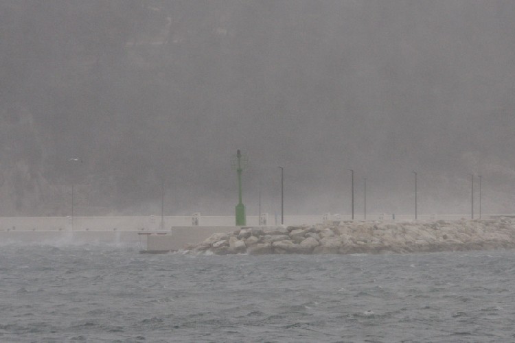 Буря в Макарска в январе 2016 г.