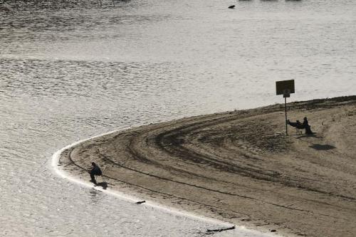 Октябрьский день на пляже "Штранд" в Нови-Саде 