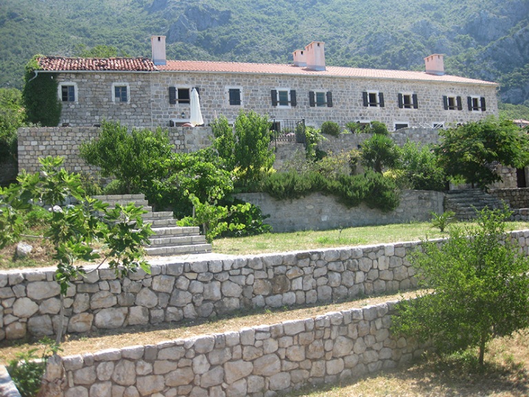 Дом в Черногории, над Свети-Стефаном