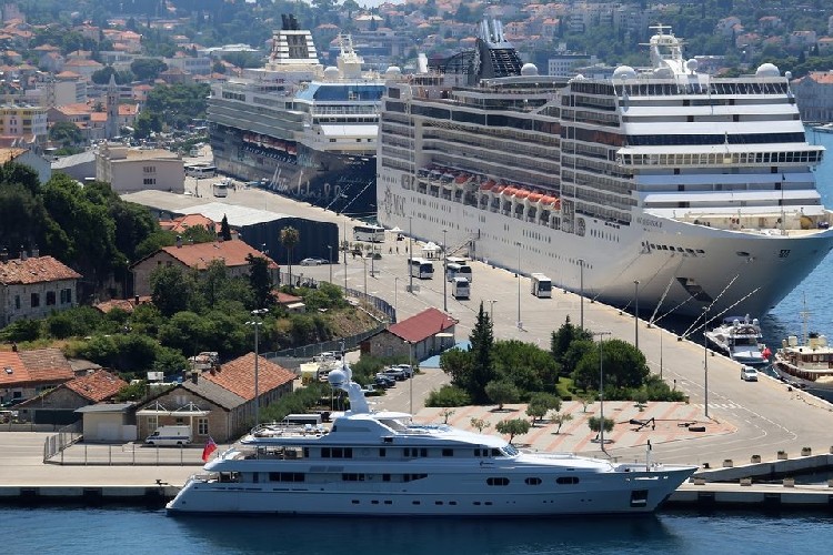 Яхта руководителя "Формулы 1" в Дубровнике в июле 2016 года