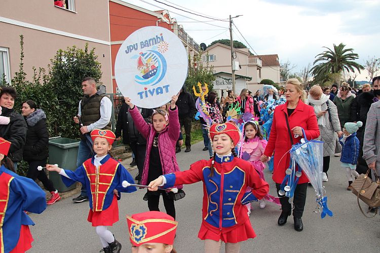 Традиционный карнавал в Доня-Ластва в феврале 2022 года