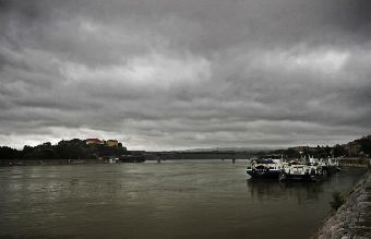 Дождливый и холодный летний день в Нови-Саде