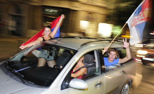 Празднование победы сербских ватерполистов в чемпионате мира по водным видам спорта