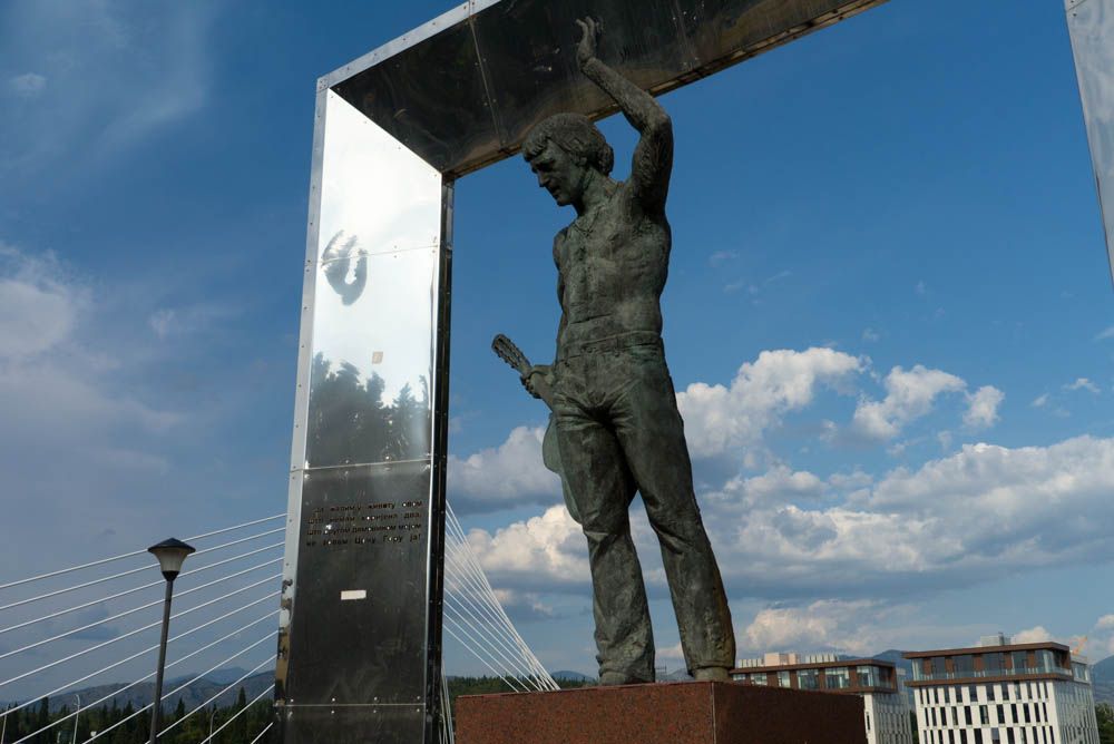 Памятник Владимиру Высоцкому в Подгорице
