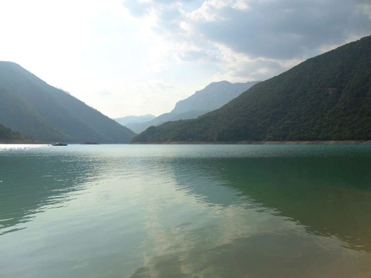 Пивское озеро на севере Черногории 