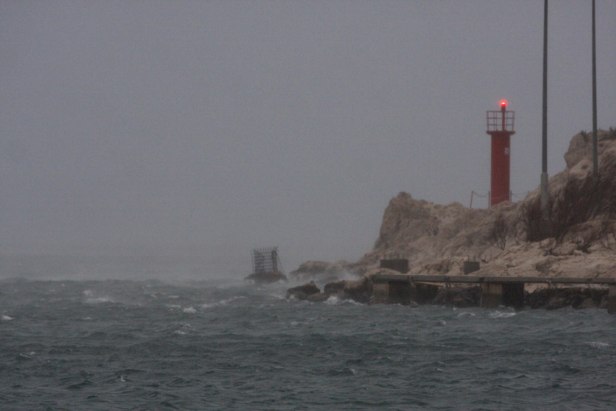 Буря в Макарска в январе 2016 г.