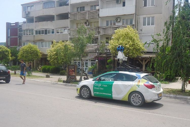 Автомобиль интернет-сервиса Google Street View в Баре. Фото: Cdm.me
