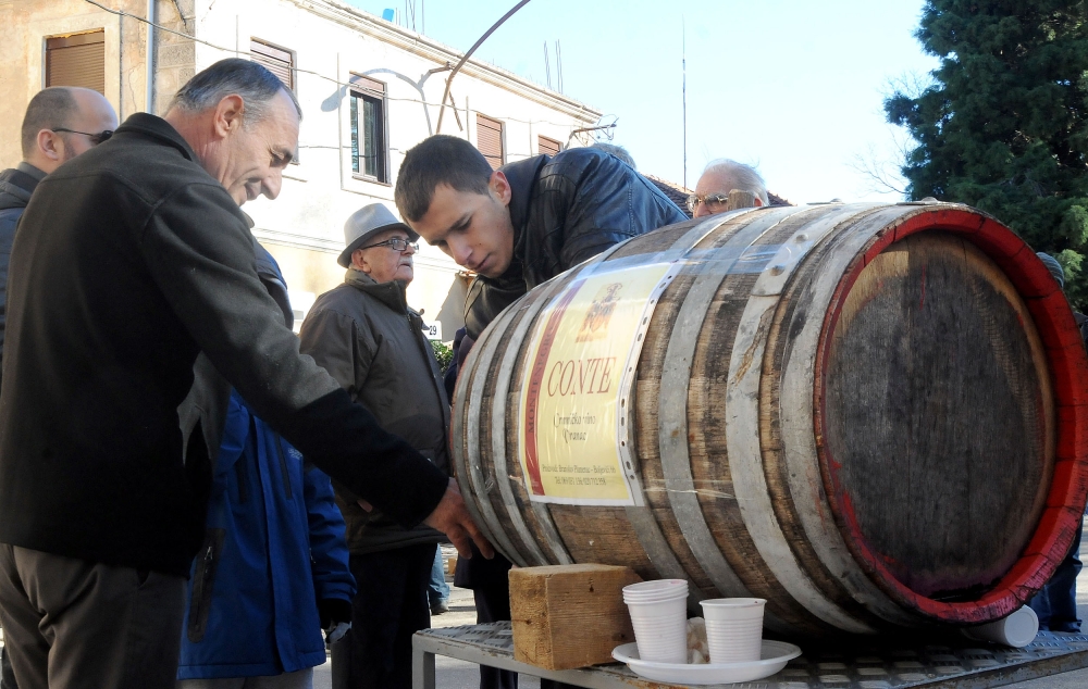 Фестиваль "Дни вина и уклейки" в Вирпазаре