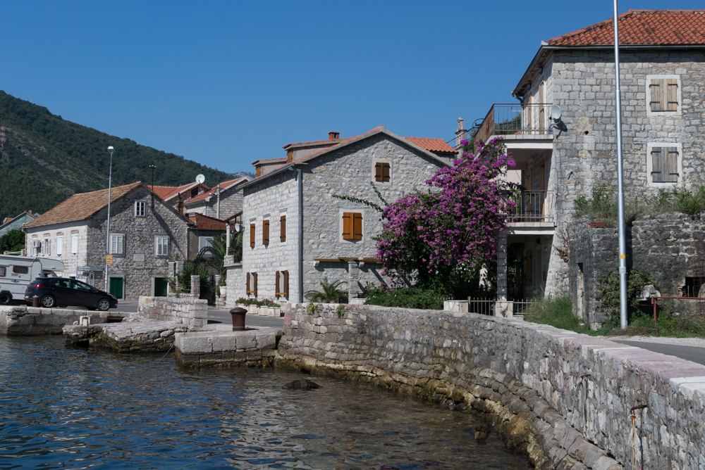 Поселок Лепетане в Черногории