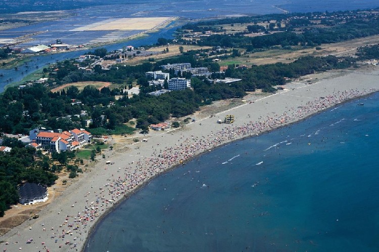 Большой пляж в Улцине. Фото: Ulcinjproperty.com