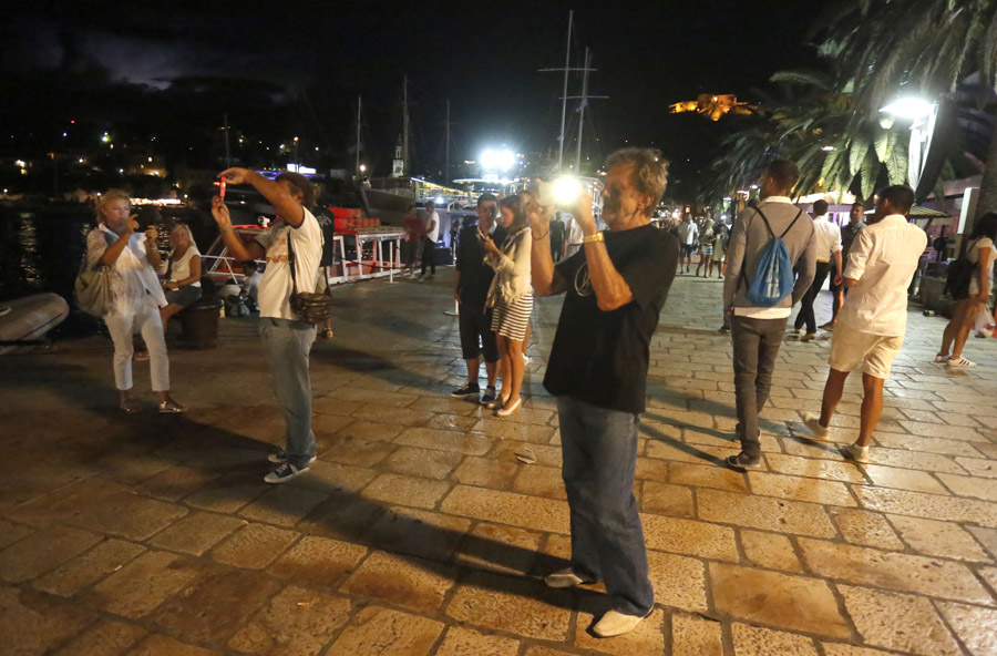 Суперъяхта Sycara V в порту Хвара