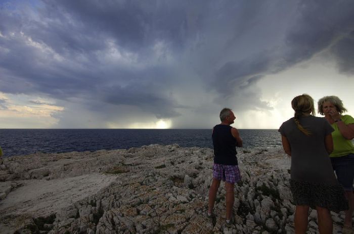 Смерчи в бухте города Пула в Хорватии
