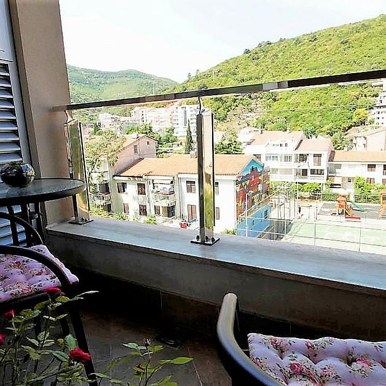 Четырехкомнатная квартира  в Будве, Черногория