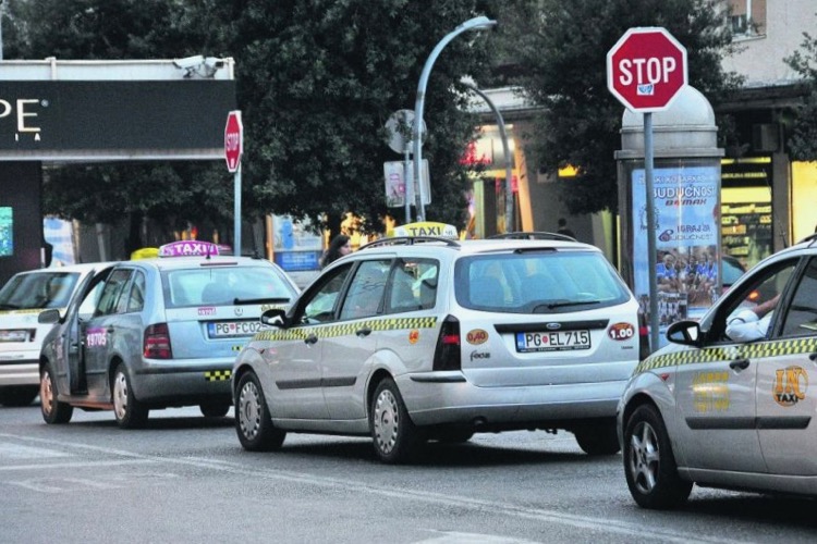 Такси в Подгорице. Фото: Cdm