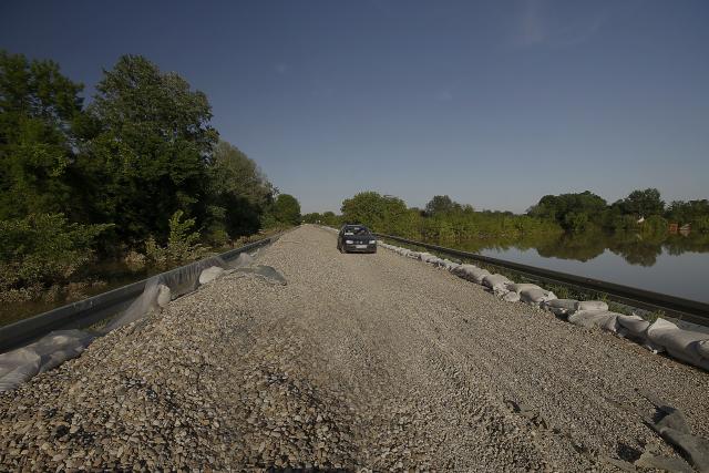 Сербский пограничный переход "Сремска-Рача" под водой
