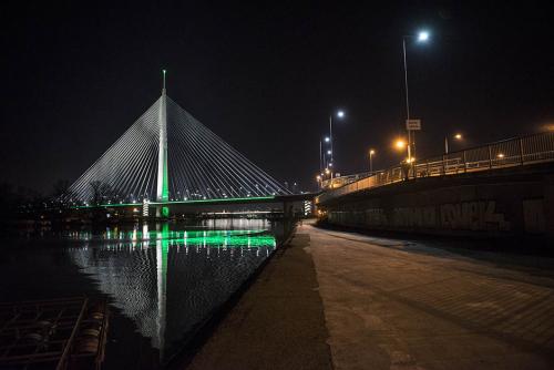 Мост к острову Ада-Циганлия в Белграде