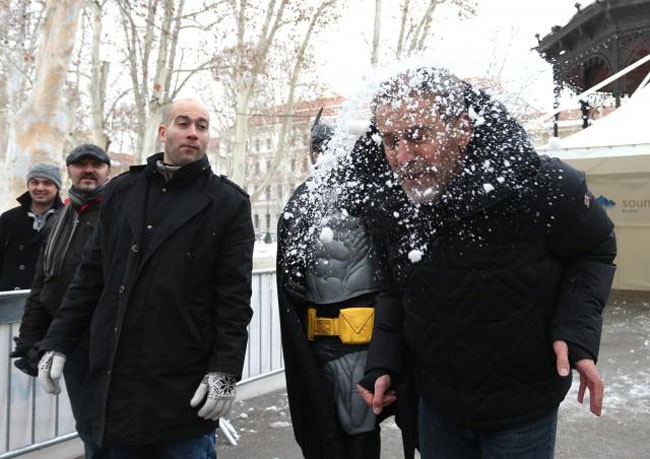 Благотворительная игра в снежки с мэром Загреба