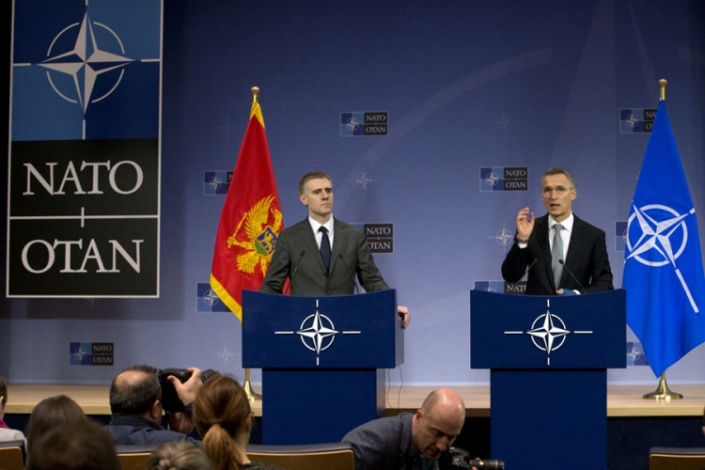 Министр иностранных дел Черногории Игорь Лукшич и генсек НАТО Йенс Столтенберг. Фото: Nezavisne.com 