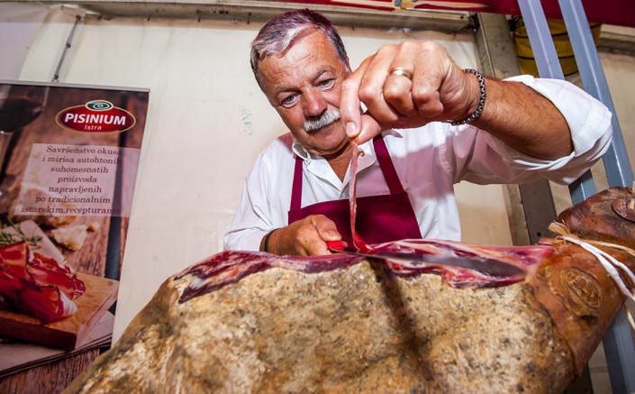 Фестиваль пршута в городе Дрниш. Фото: Jutarnji.hr, Niksa Stipanicev, CROPIX Фестиваль пршута в городе Дрниш