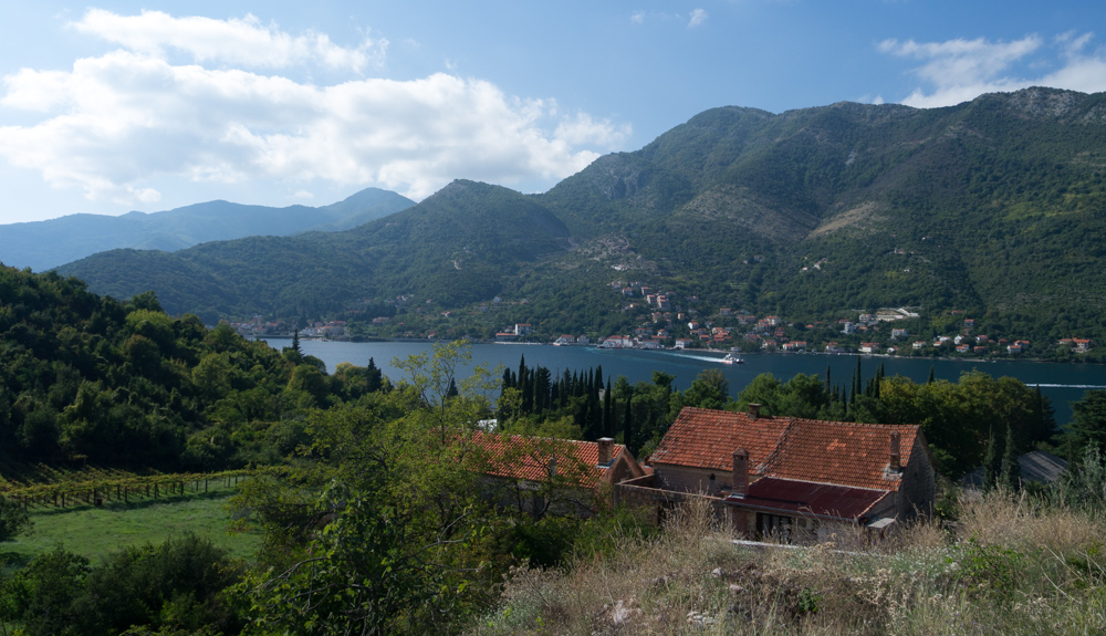 Поселок Лепетане в Черногории