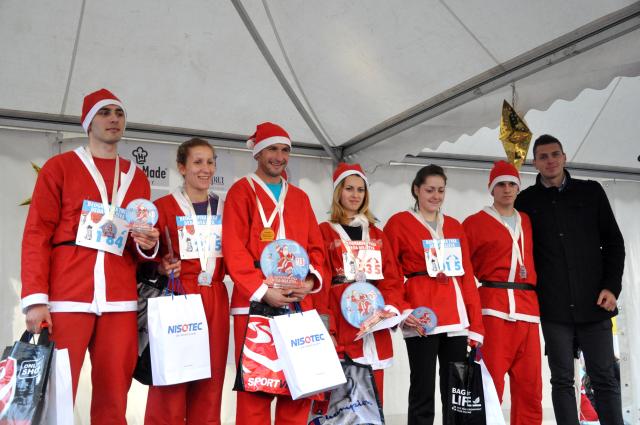 Благотворительный забег Дедов Морозов в Белграде