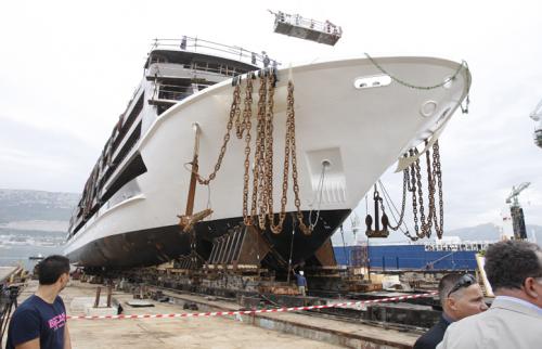 Спуск корабля Volga Dream II на воду в порту Сплита