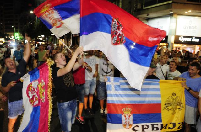 Празднование победы сербских ватерполистов в чемпионате мира по водным видам спорта