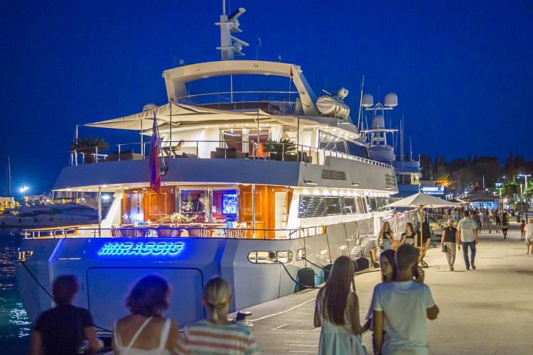 Роскошные яхты в Сплите в июле 2016 года