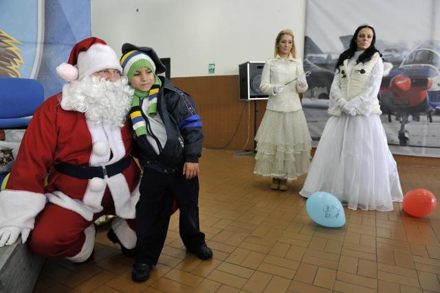 Дед Мороз и Снегурочка у воспитанников детдомов и интернатов Белграда
